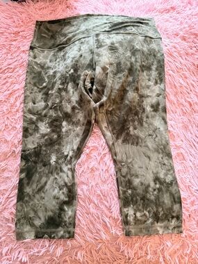 lululemon athletica Olive Green Tie-Dye capri Leggings